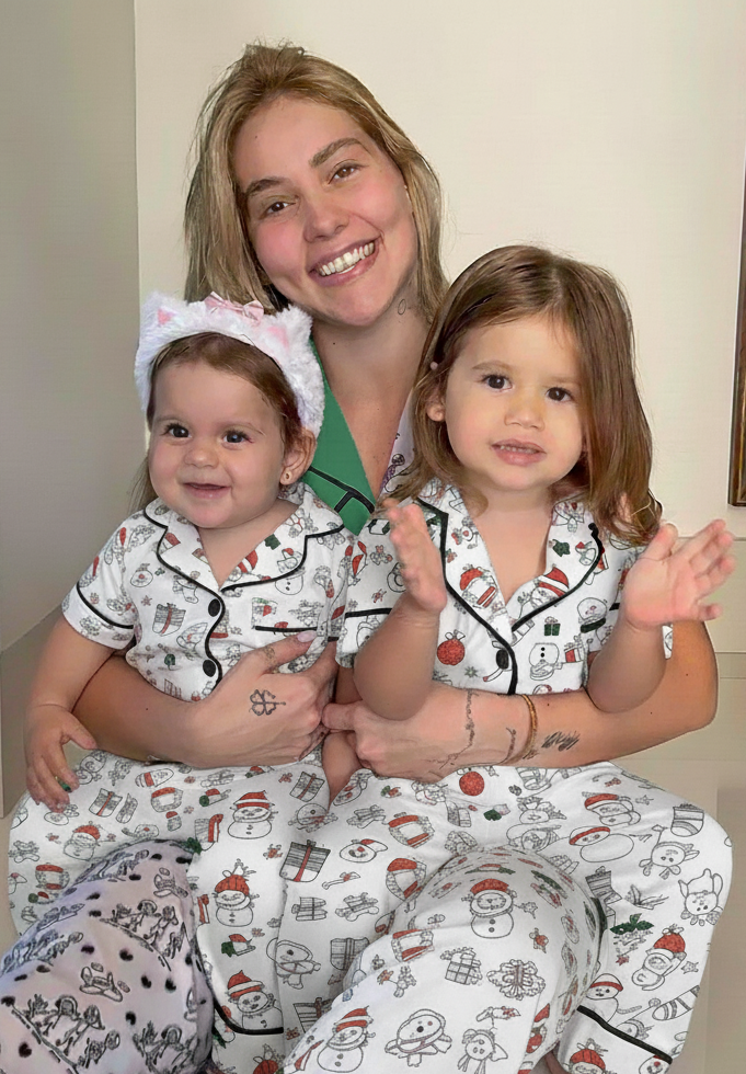 Cliente usando o pijama de Natal